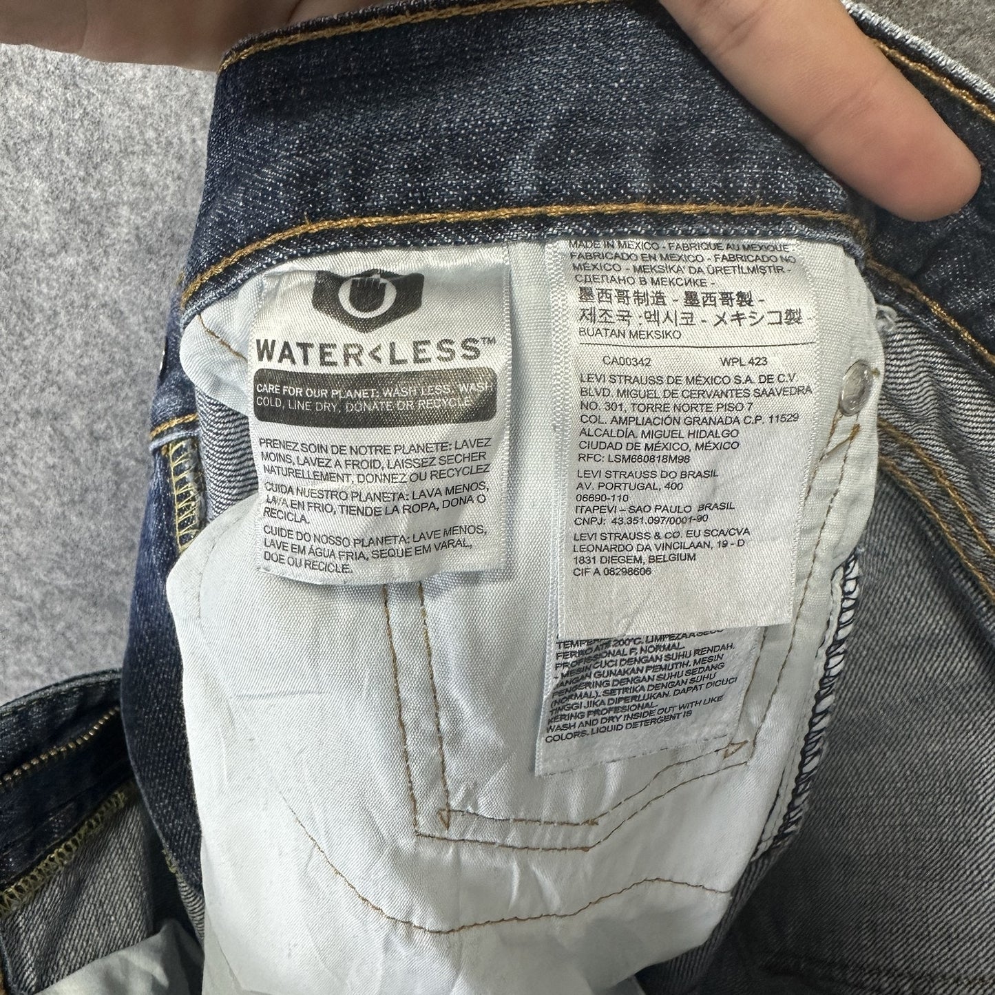 Levis 527 Jeans Mens 33x32 Blue Slim Bootcut Denim Waterless Distressed Rip - BNDL