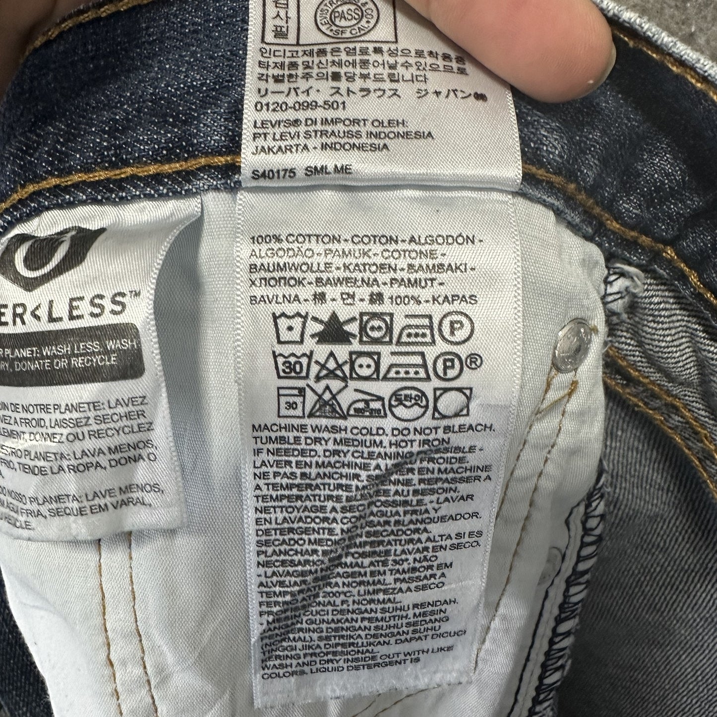 Levis 527 Jeans Mens 33x32 Blue Slim Bootcut Denim Waterless Distressed Rip - BNDL