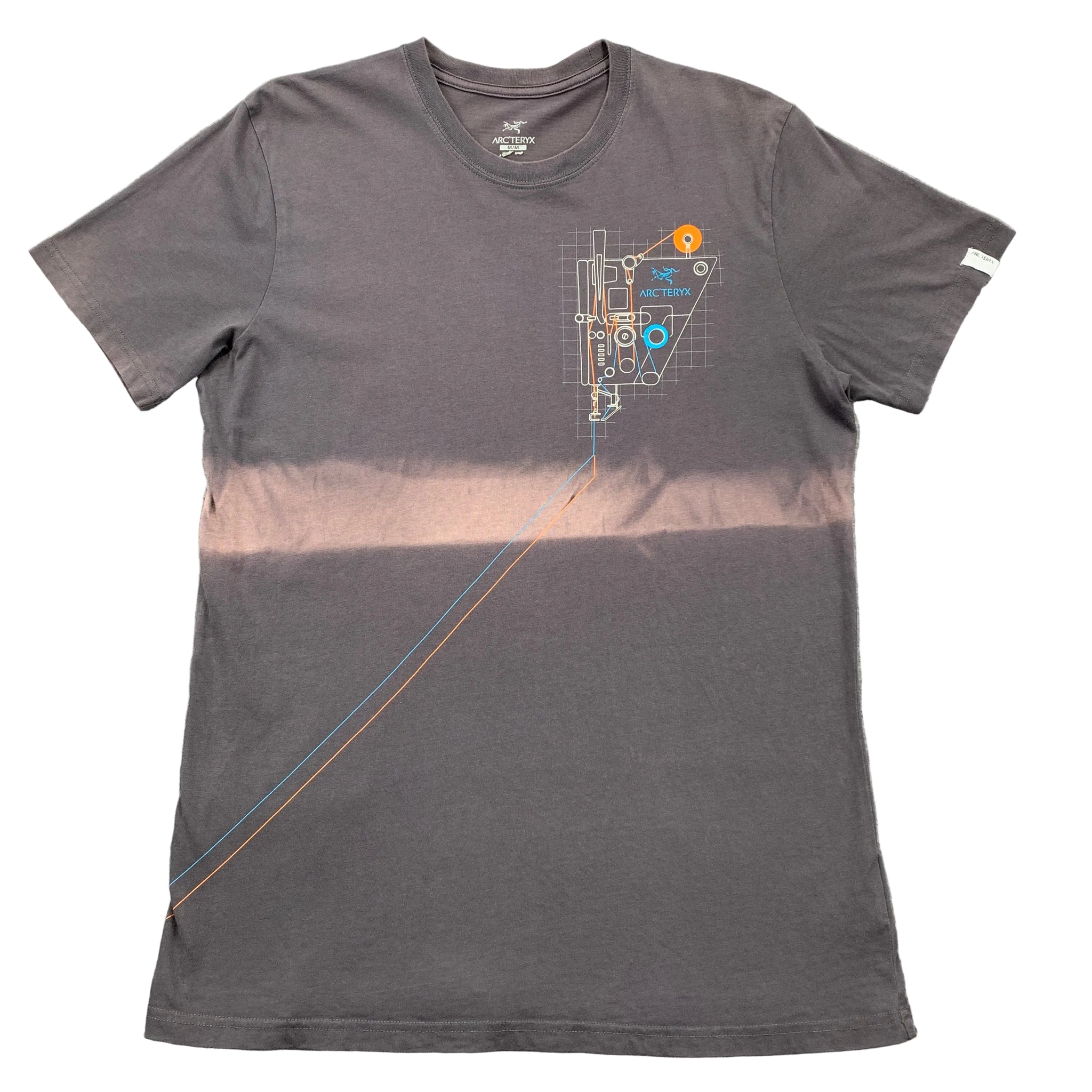 Gray t-shirt with geometric design on a gray surface